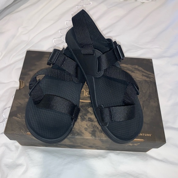 New MEN’S CHACO black SANDALS size 8